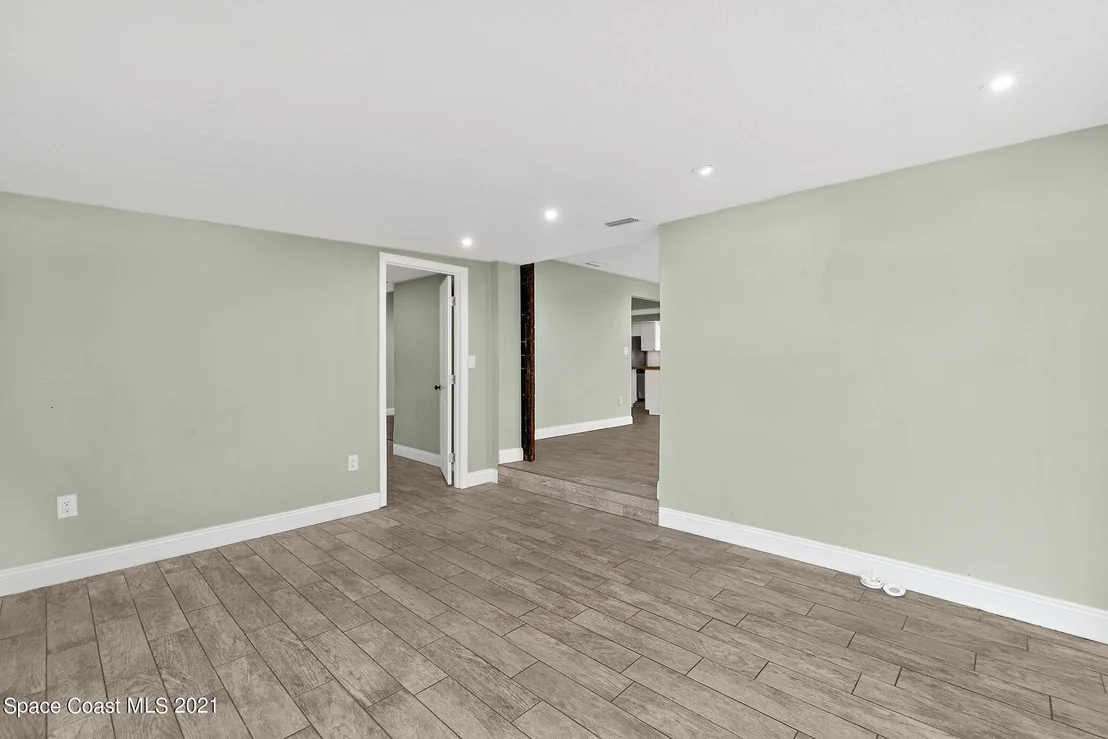 Photo of 555 Bahama Drive