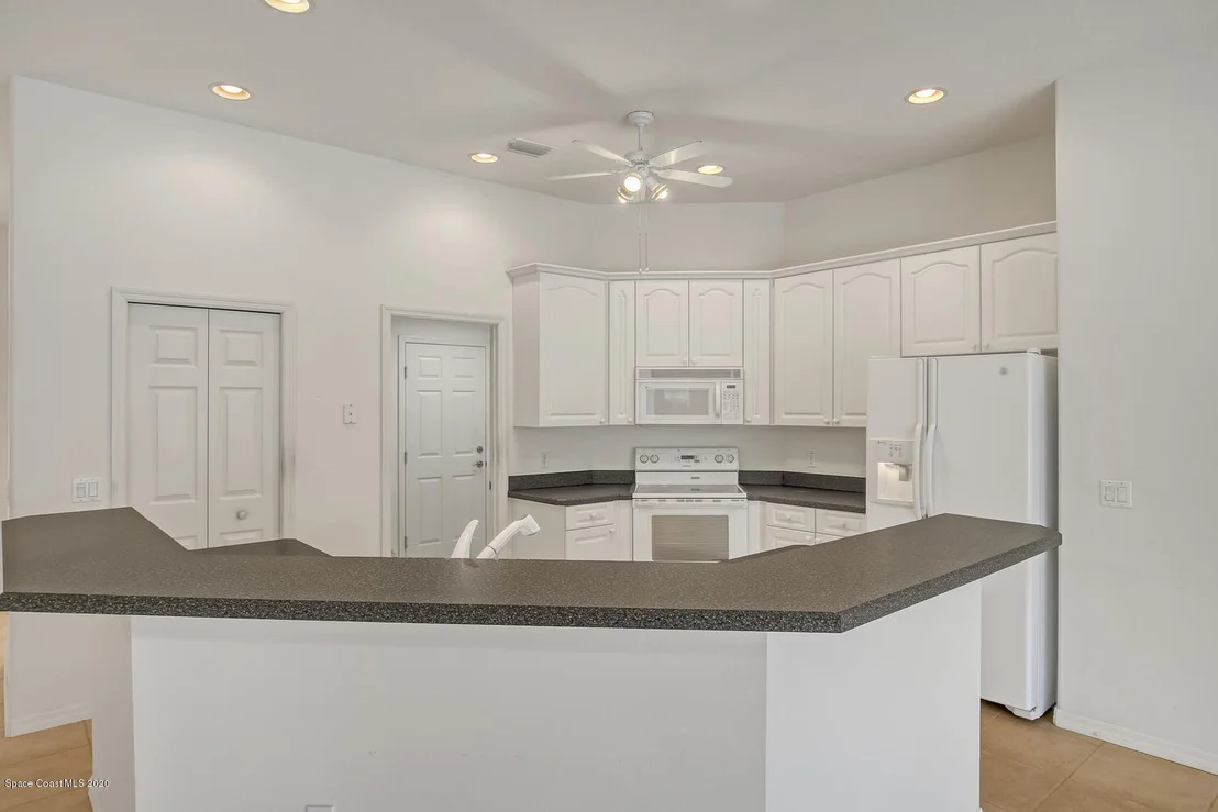 Photo of 975 Pineland Drive