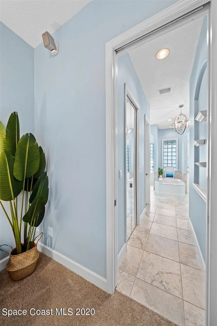 Photo of 925 Chatsworth Drive