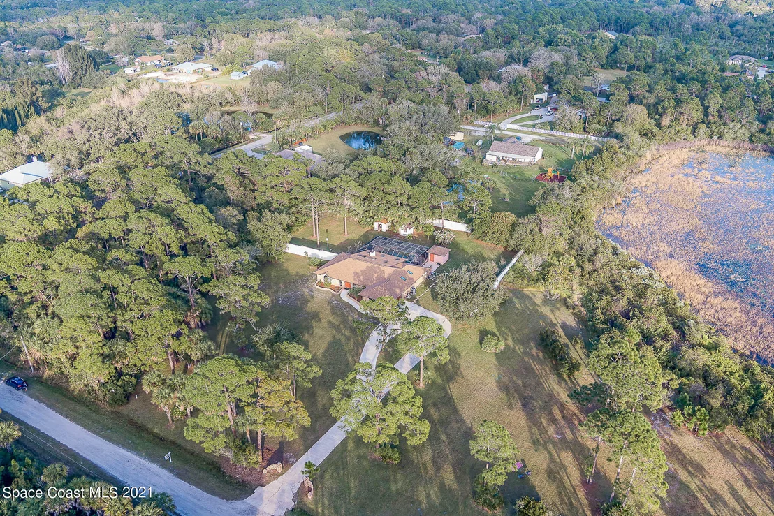Photo of 2555 Macdonald Lane