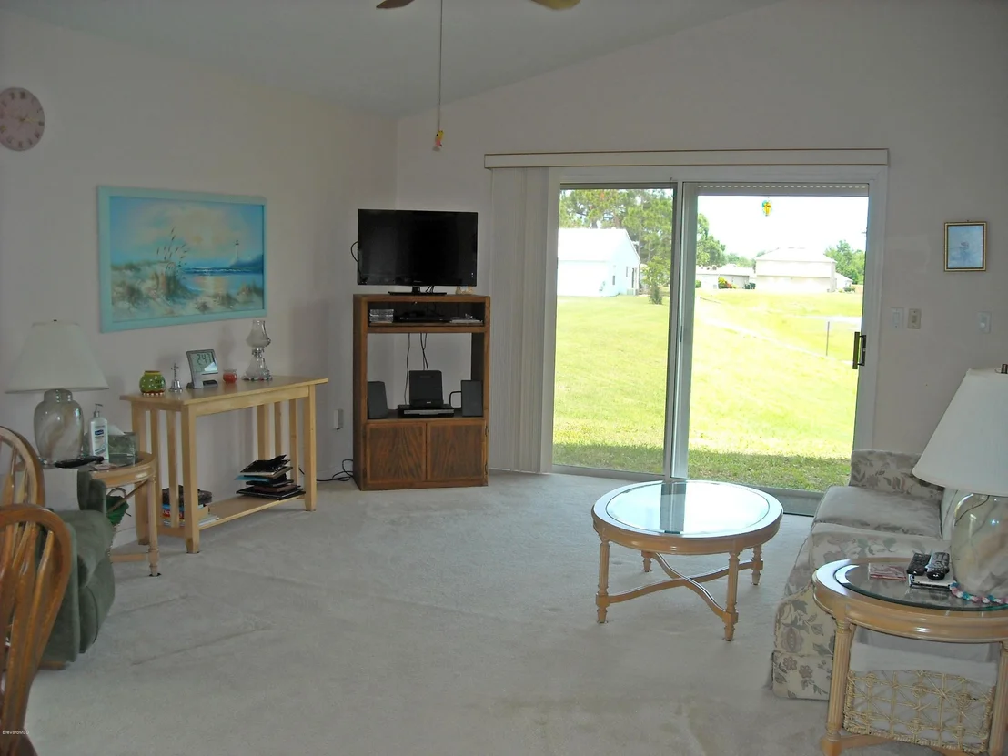 Photo of 993 NE Wateroak Drive