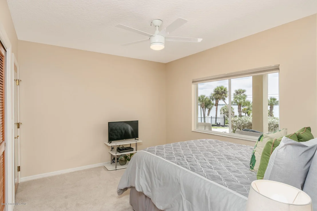 Photo of 865 N Indian River Drive N