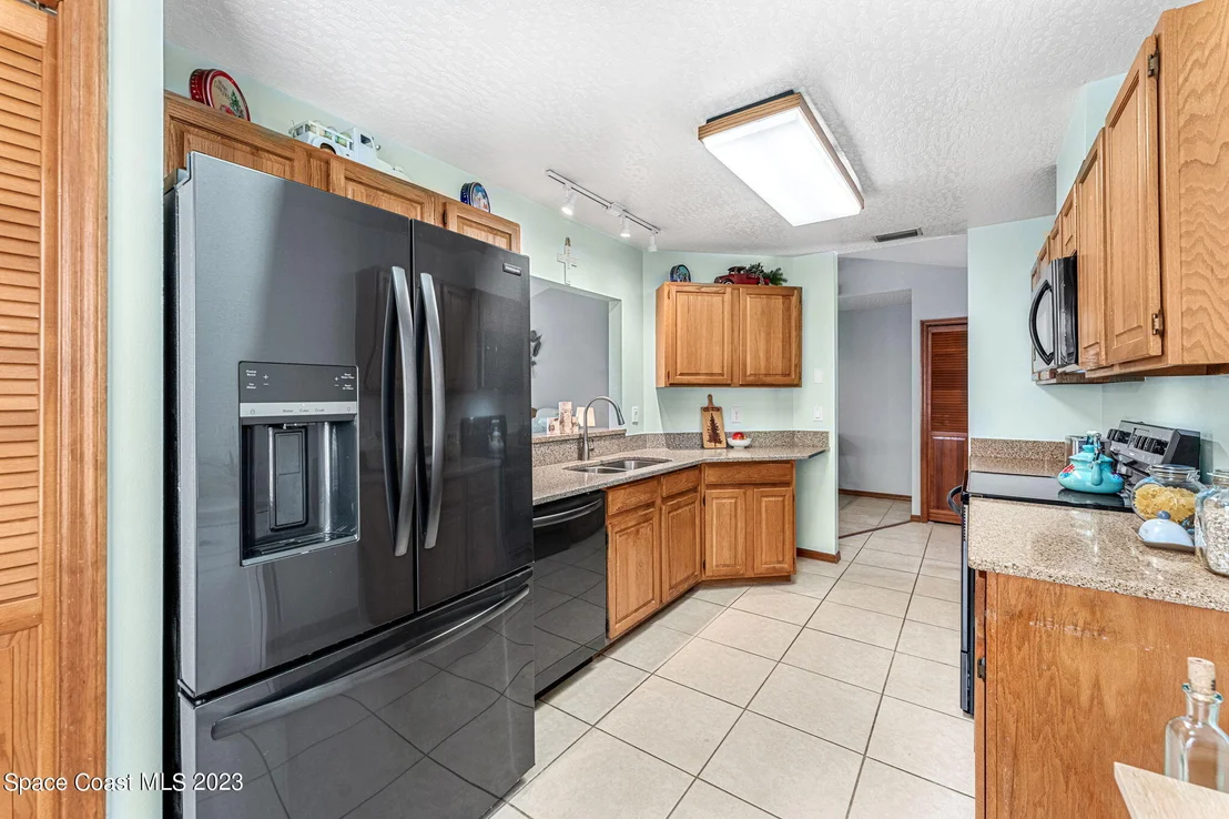 Photo of 885 Ridge Lake Drive