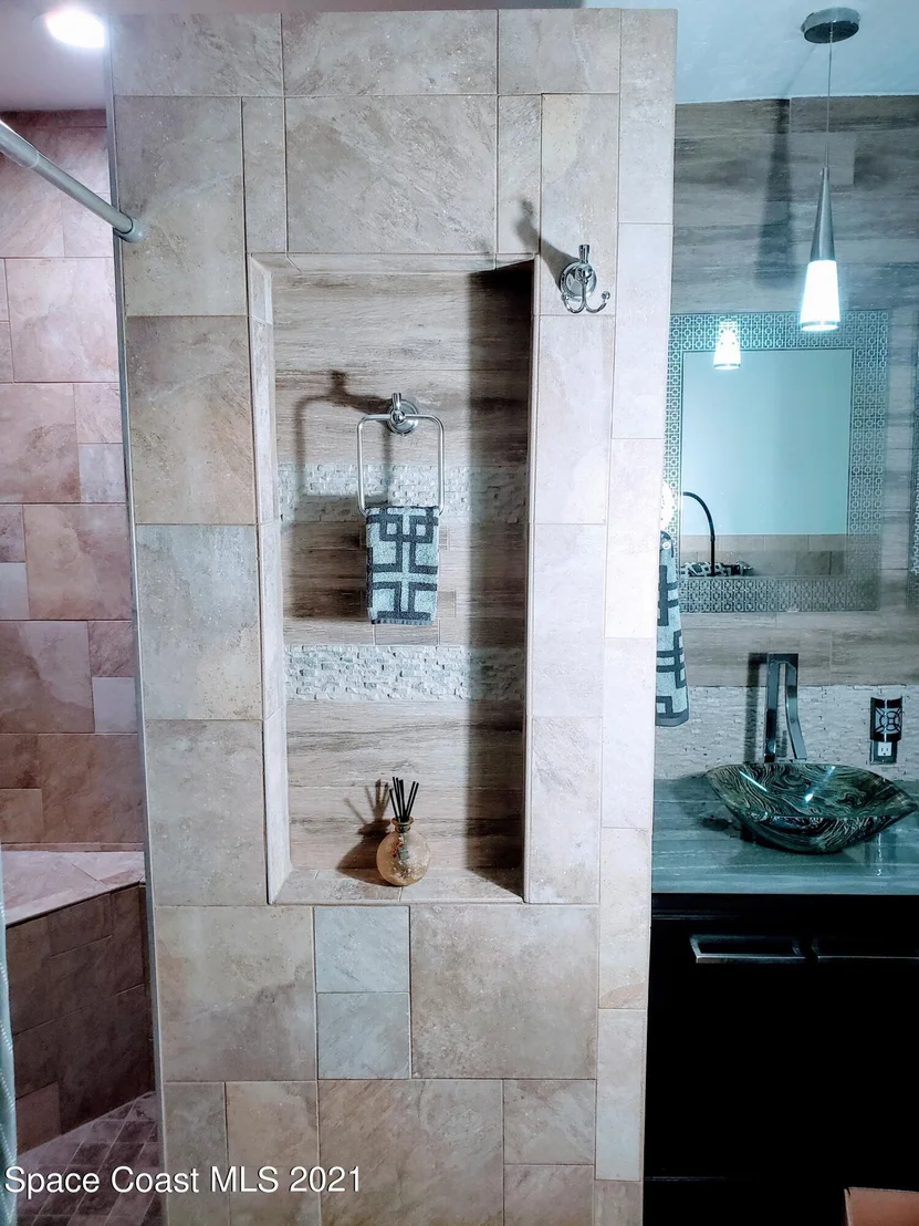 Photo of 546 Loveridge Drive