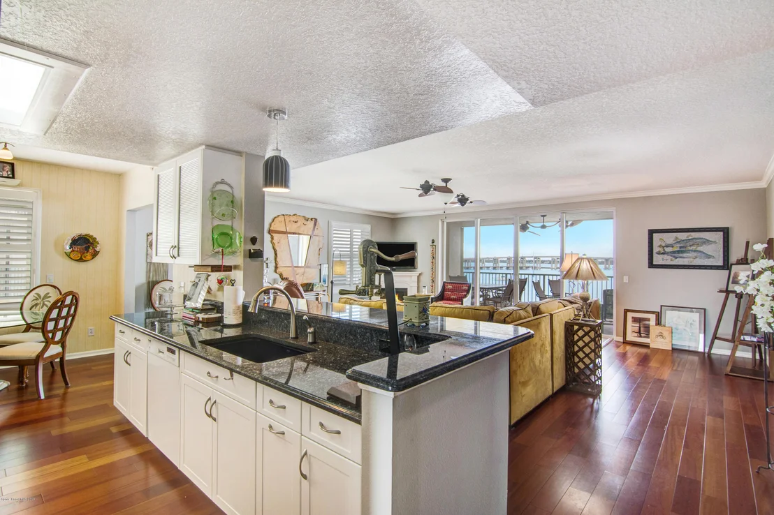 Photo of Unit 401B at 102 Riverside Drive
