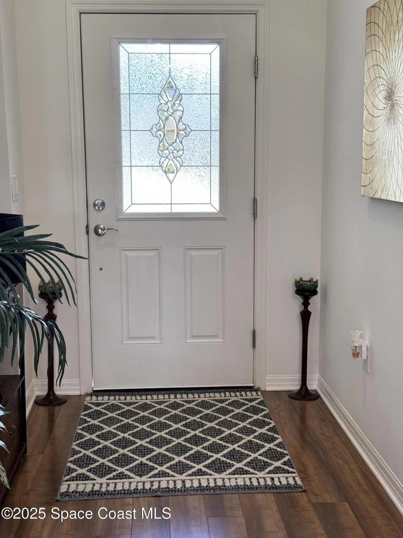 Photo of 1121 Morgan Circle NE