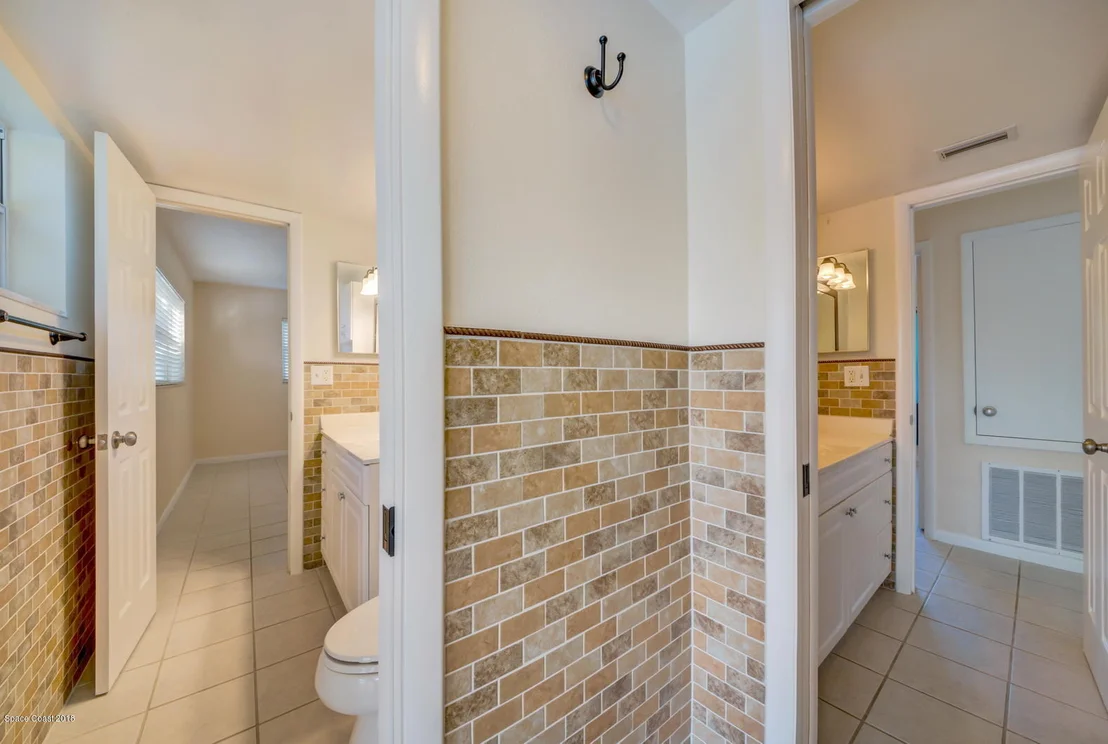 Photo of 433 Cardinal Drive