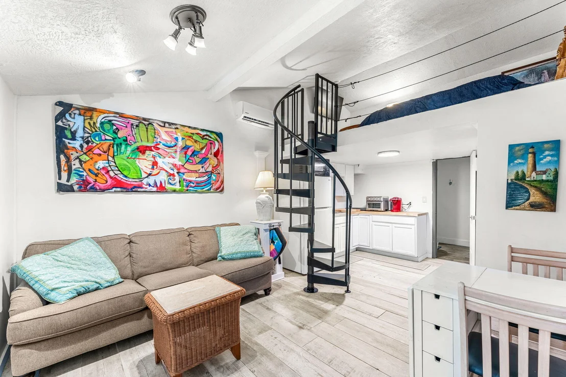Photo of 1557 Hillcrest Drive