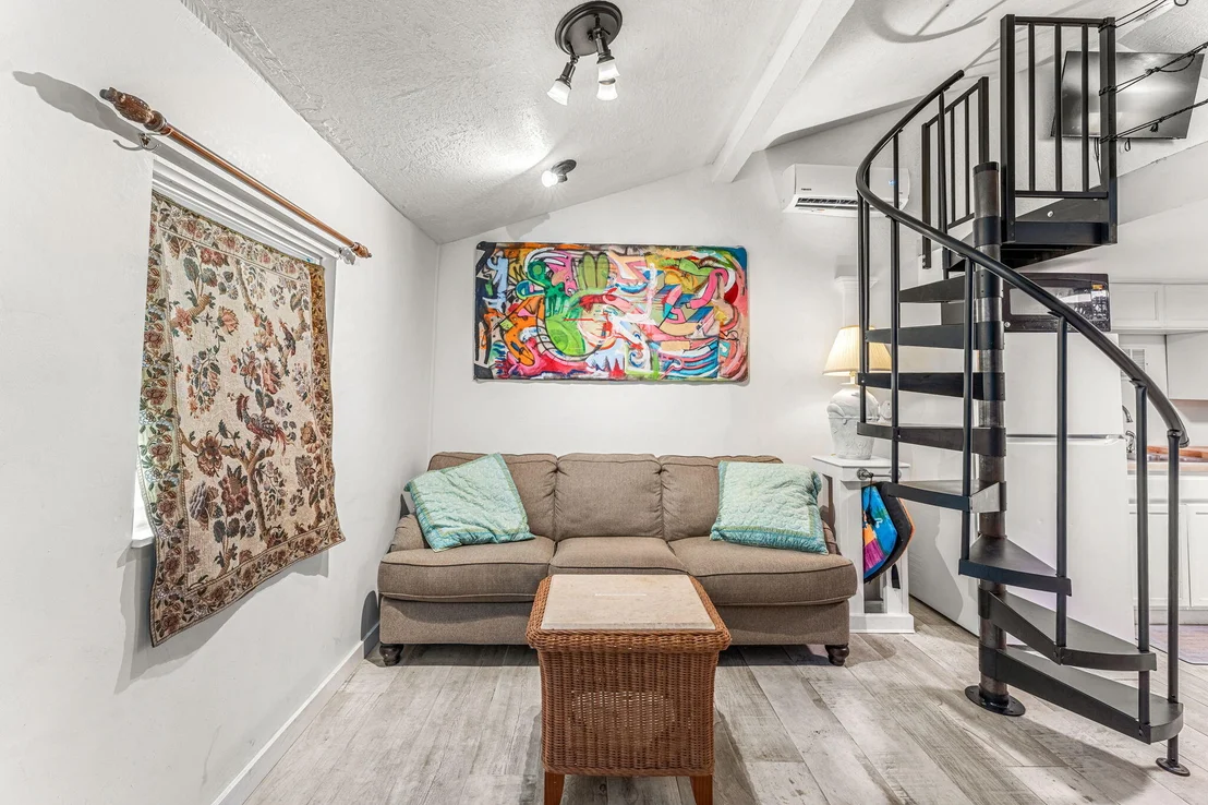 Photo of 1557 Hillcrest Drive