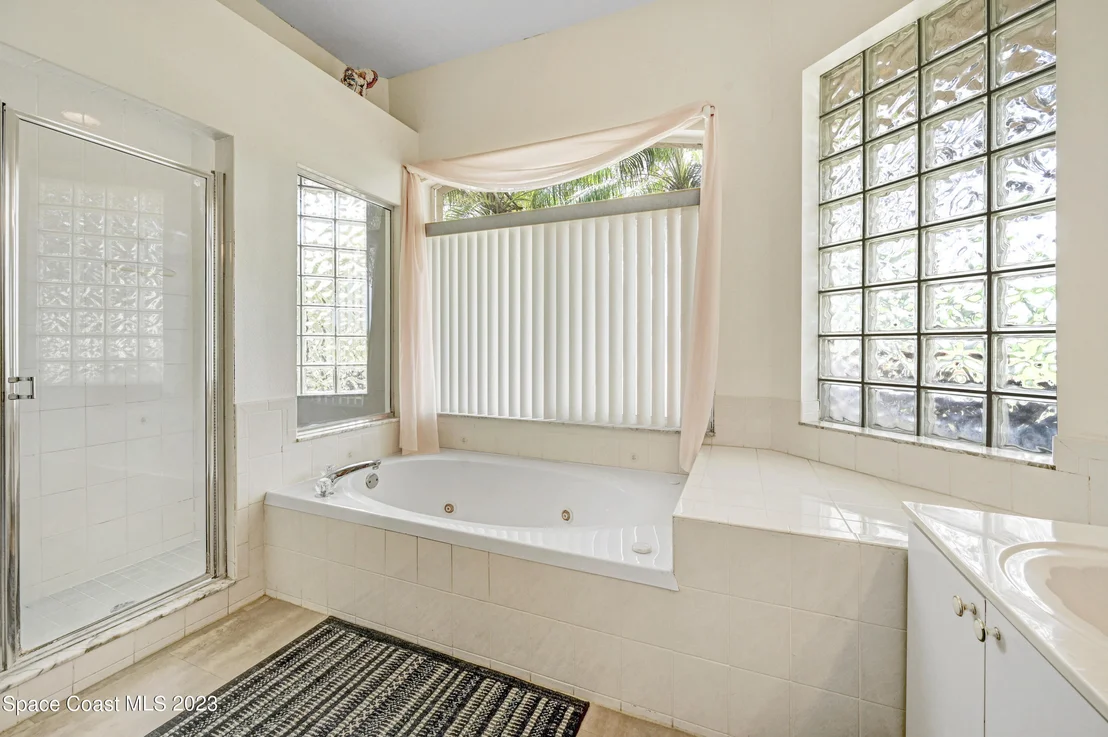 Photo of 2180 Royal Oaks Drive