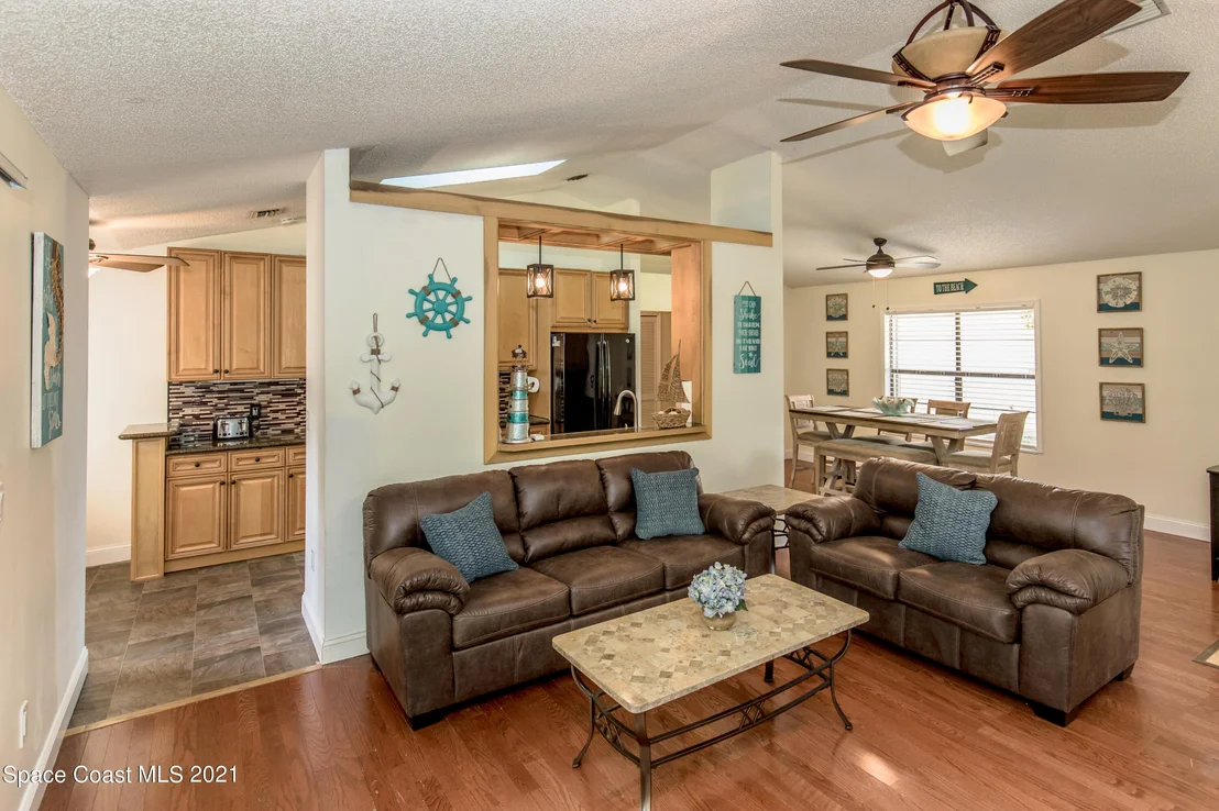 Photo of 949 Streamlet Ave Avenue
