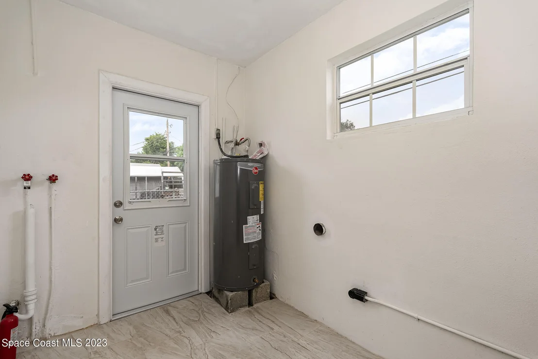 Photo of 581 Oxford Avenue