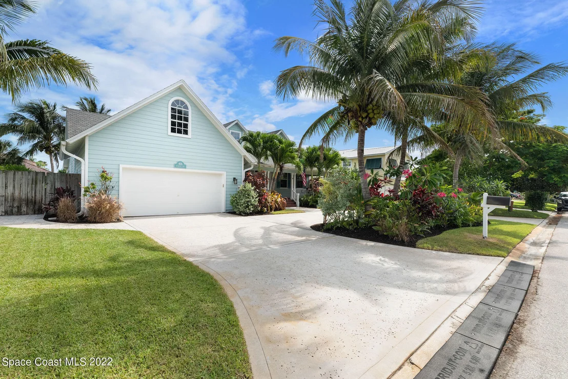 Photo of 416 Riverview Lane