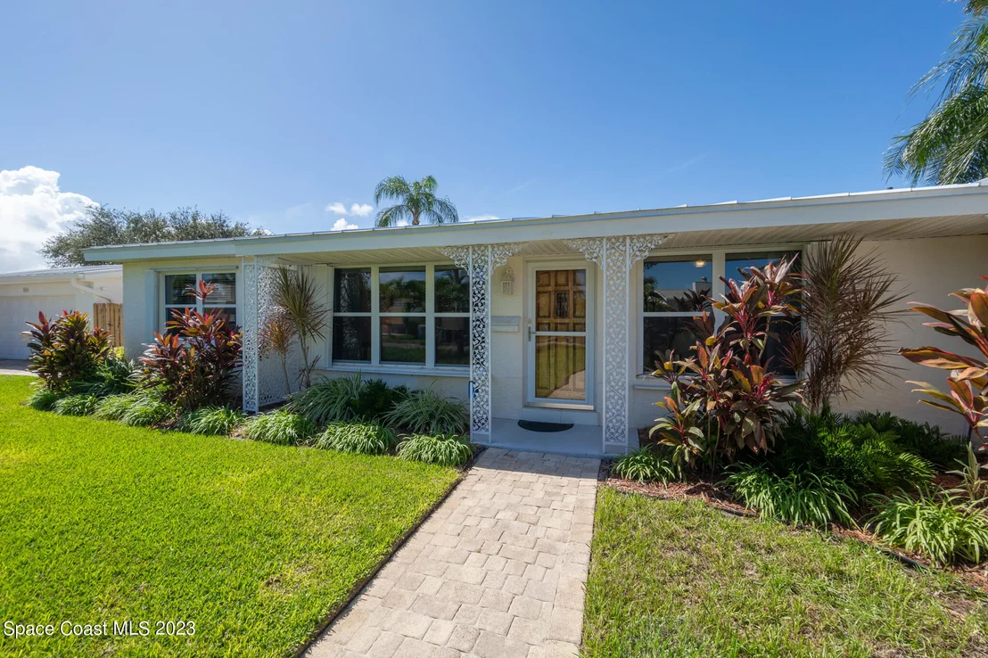 Photo of 209 River Road