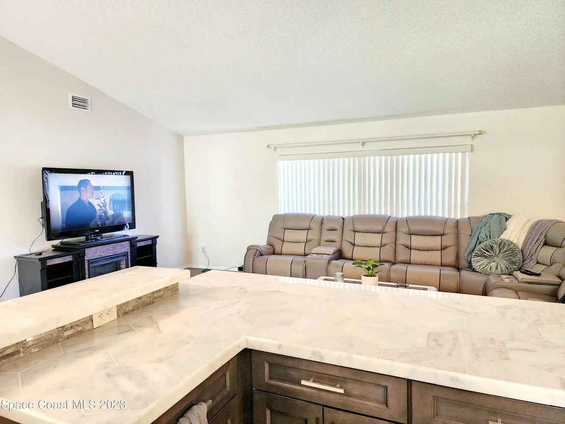 Photo of 2777 Nobility Avenue