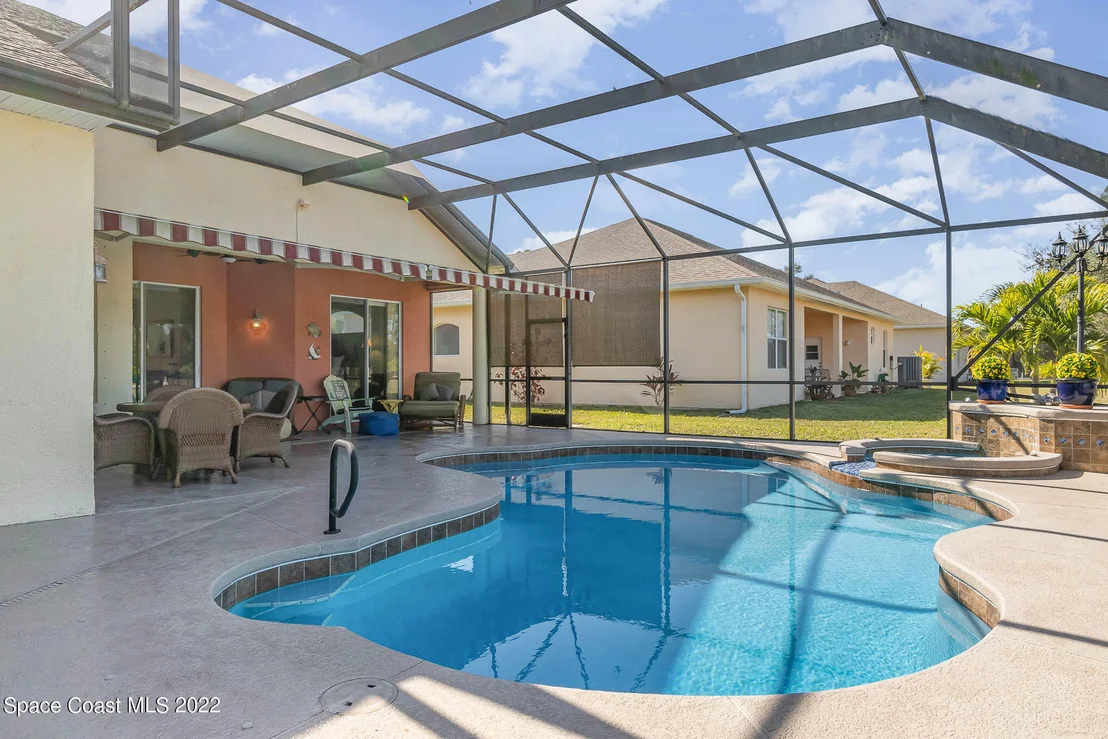 Photo of 1836 Windbrook Drive SE