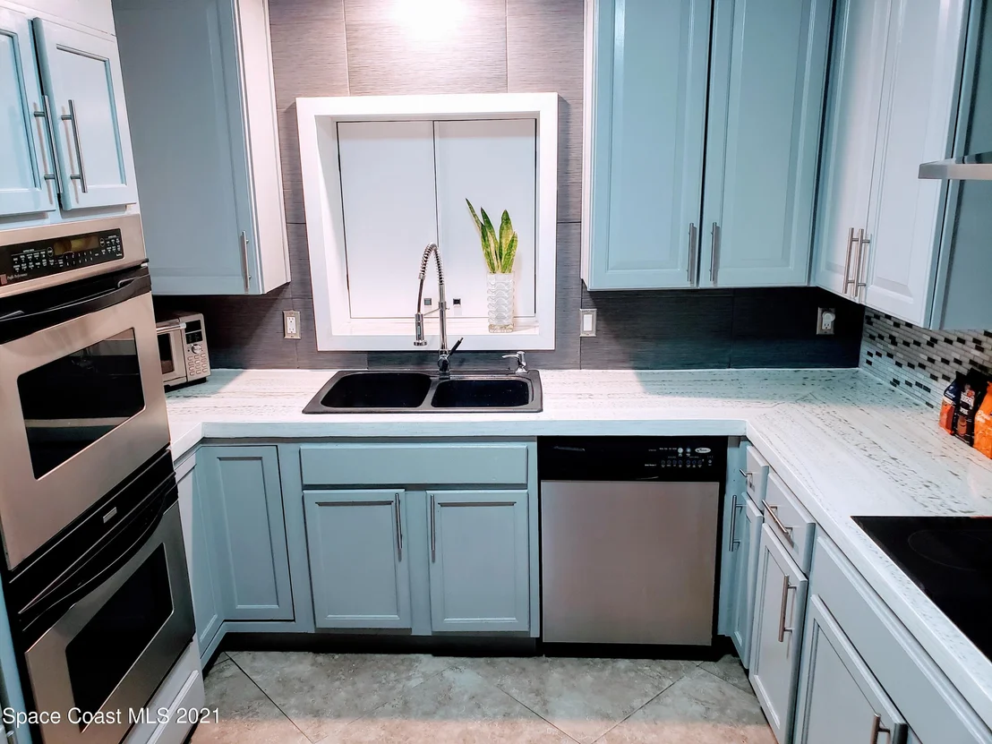 Photo of 546 Loveridge Drive