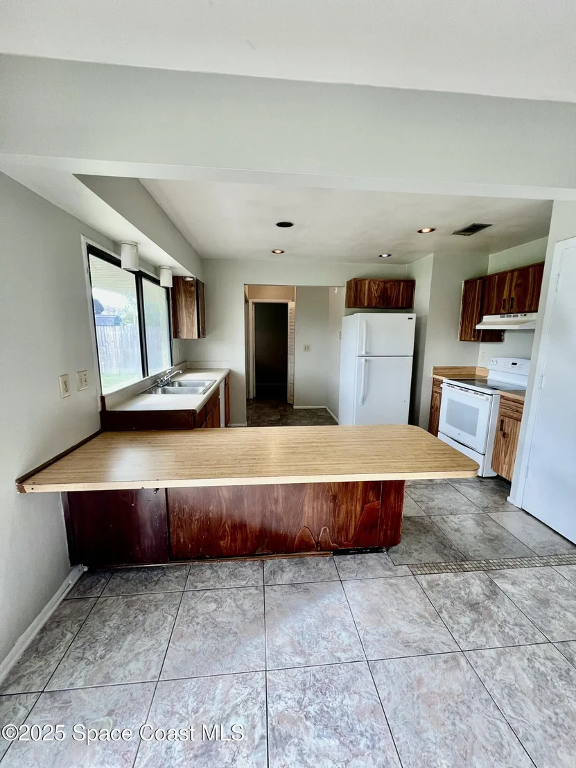 Photo of 1100 Hooper Avenue NE