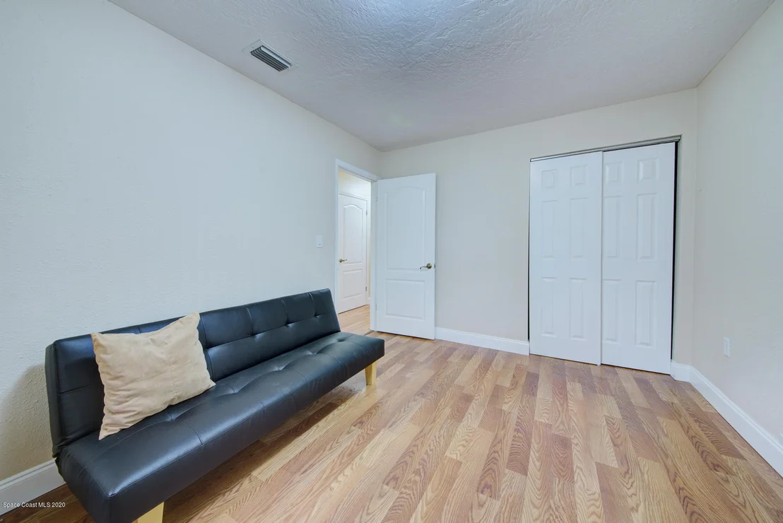 Photo of 1043 Green Road