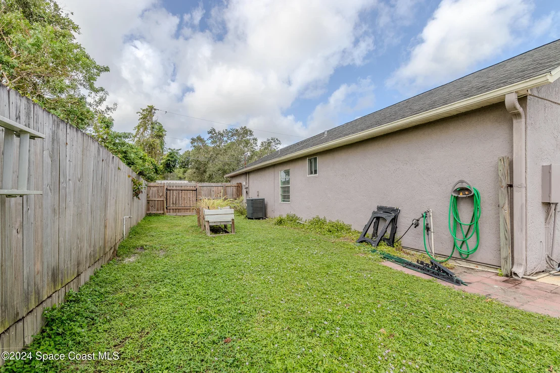 Photo of 5943 Gilson Avenue