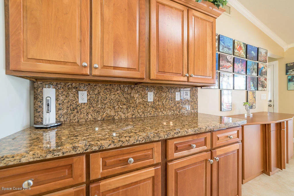 Photo of 1401 Meadowbrook Road NE