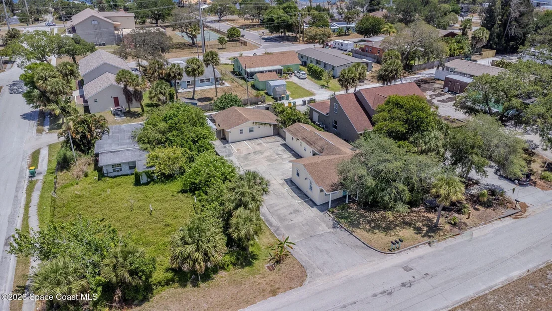 Photo of 2013 Guava Avenue