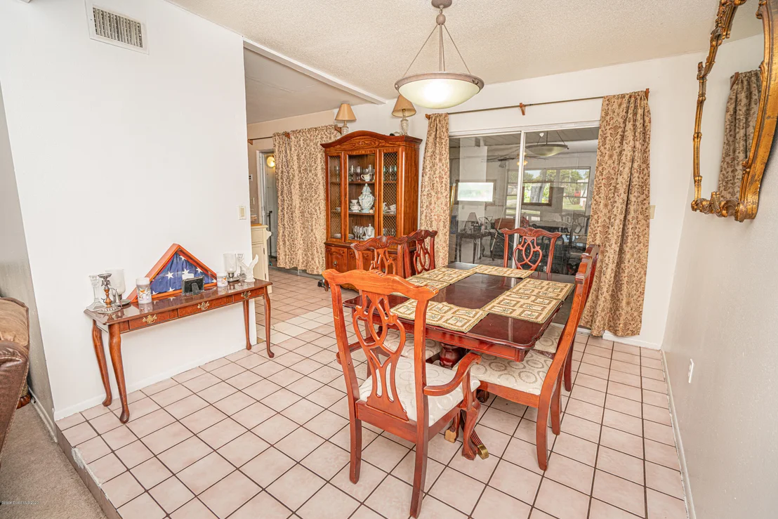 Photo of 725 Angle Street NE