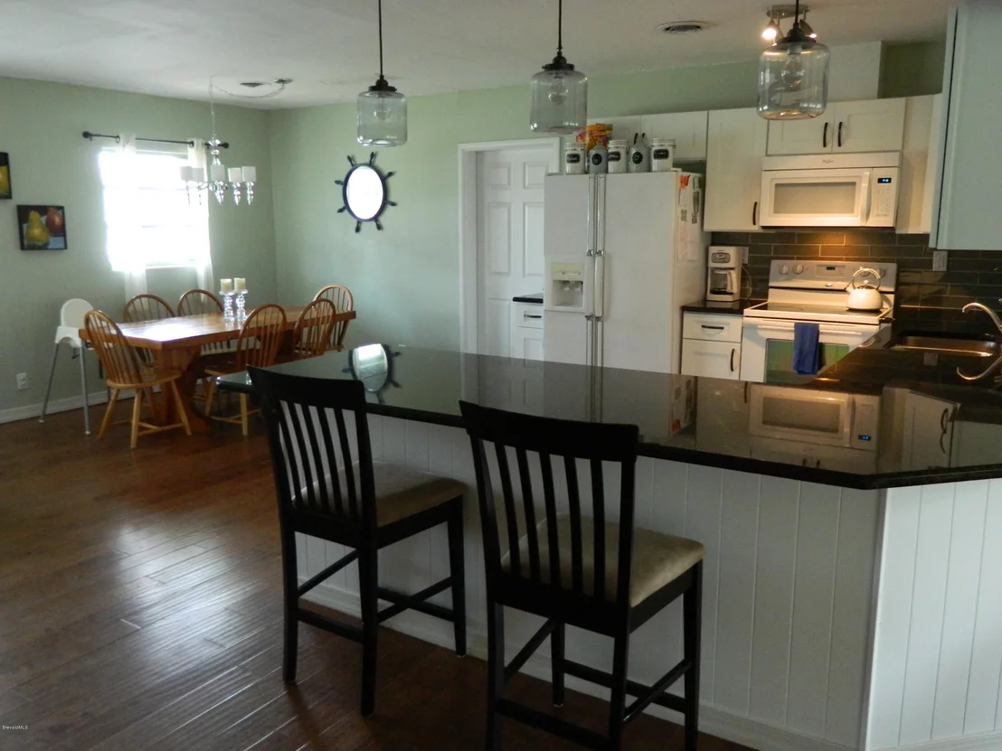 Photo of 1074 Tanglewood Lane