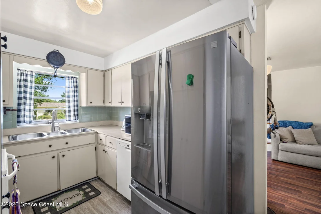 Photo of 1425 Crest Drive