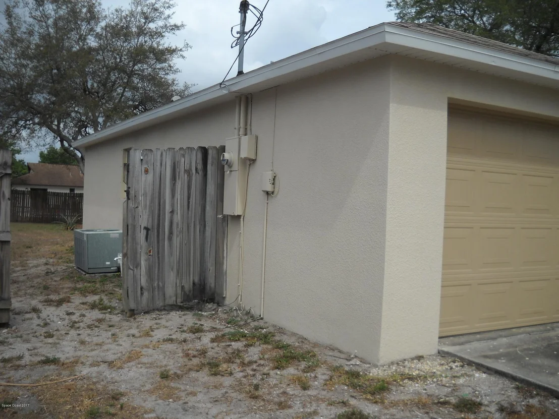 Photo of 5660 Holden Road