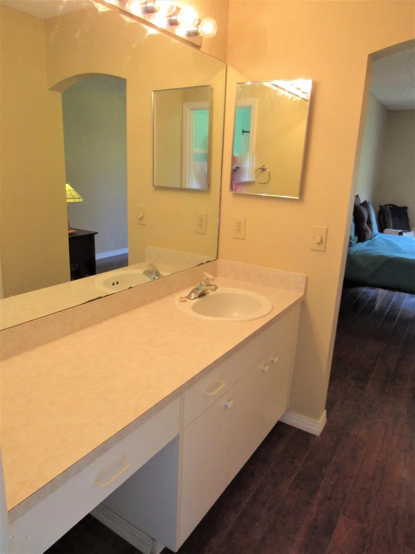 Photo of 550 Creston Court