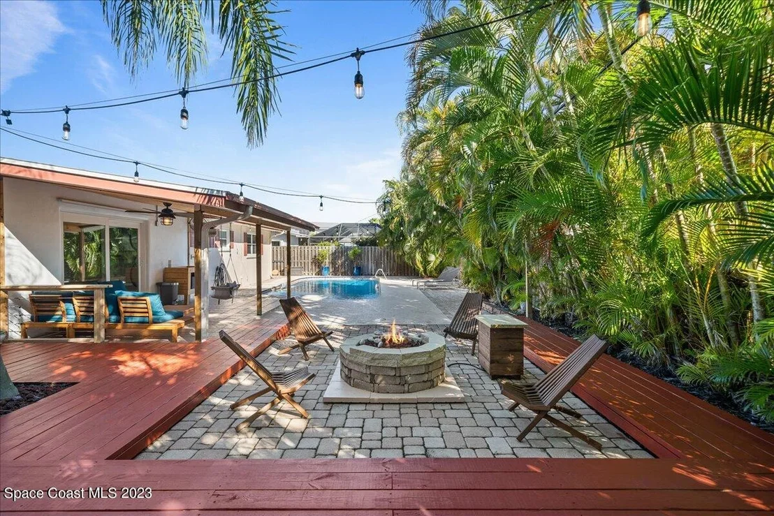 Photo of 615 N Robert Way