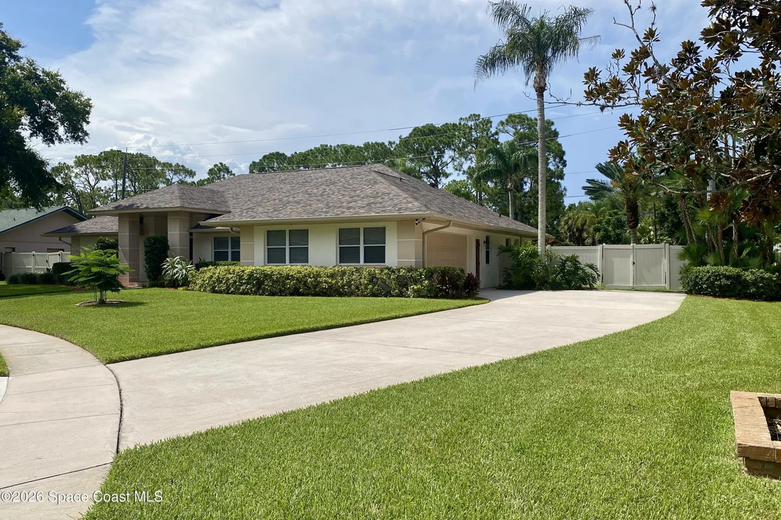 Photo of 596 Lake Ashley Circle