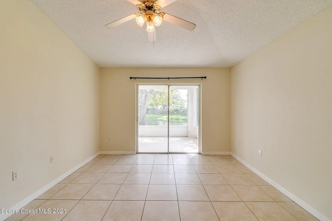 Photo of 1125 White Oak Circle