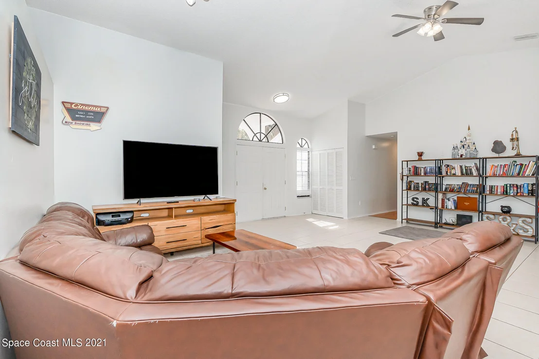 Photo of 1199 Meadowbrook Road NE