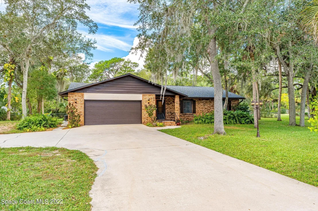 Photo of 1807 Live Oak Drive N