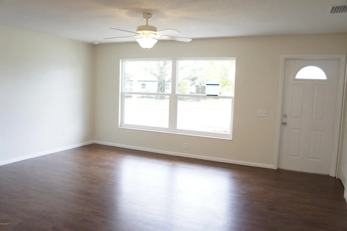 Photo of 566 W Cadillac Circle