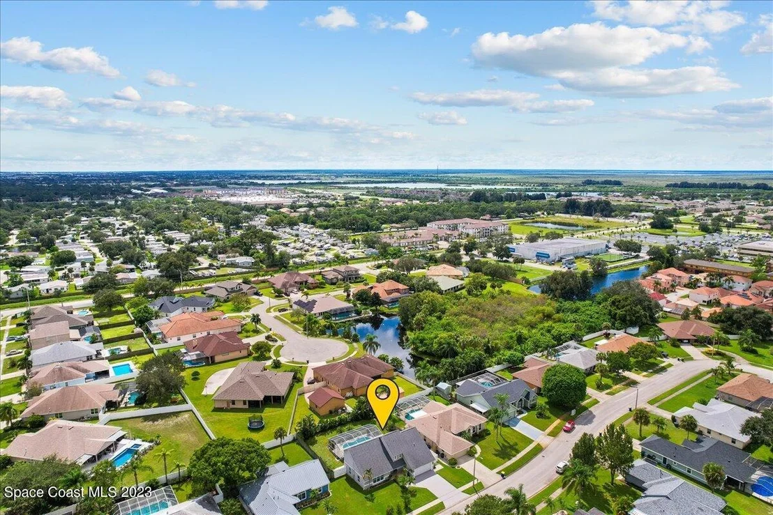 Photo of 1339 Heritage Acres Boulevard