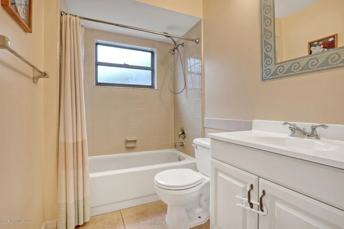 Photo of 1034 Abell Circle