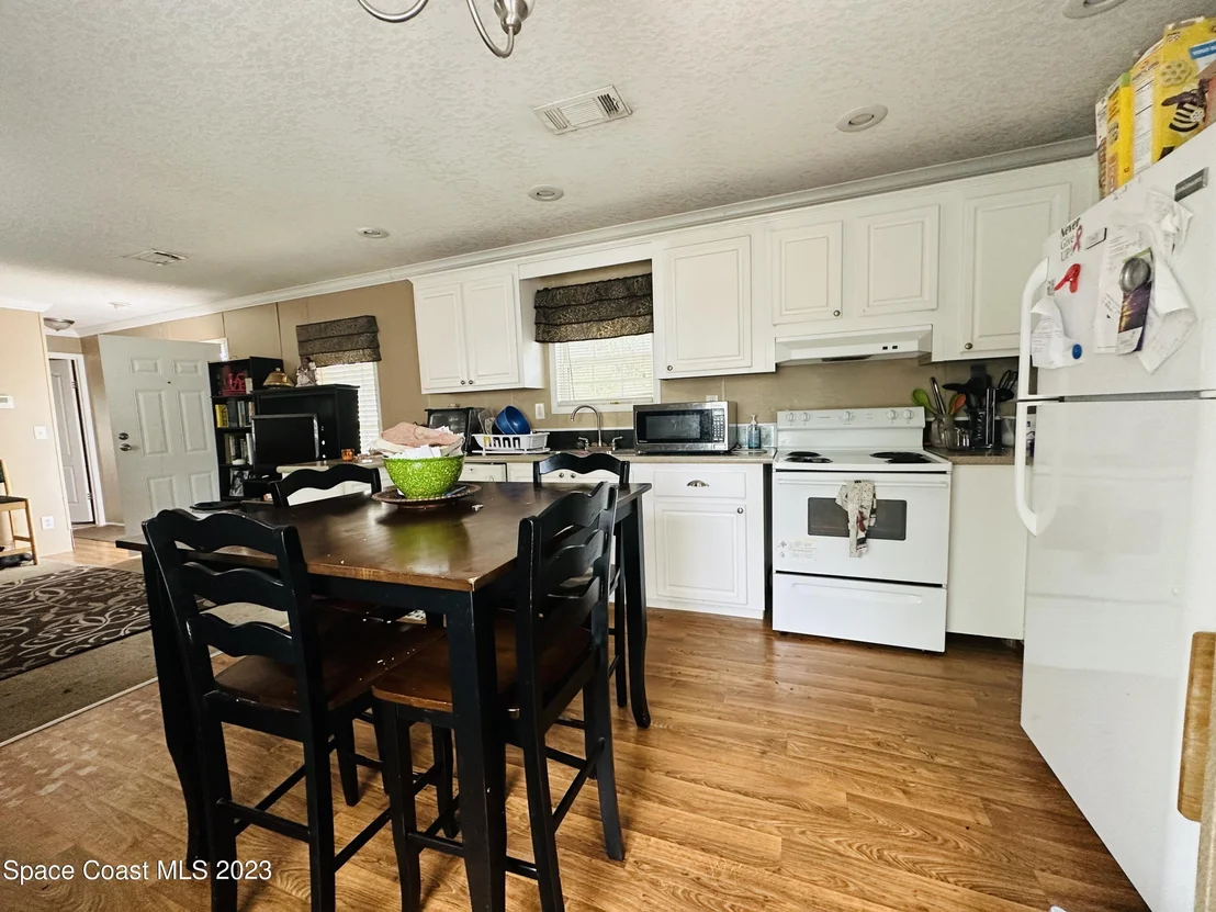Photo of 393 Ronald Street