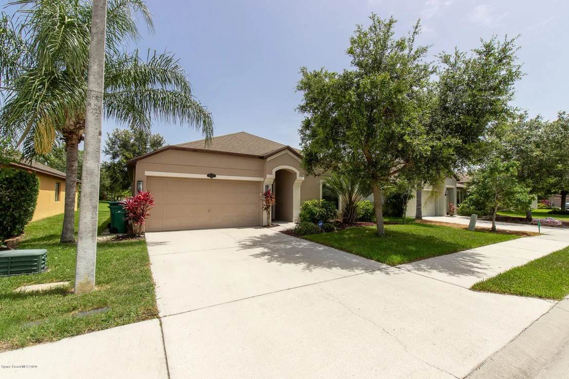 Photo of 335 Dryden Circle