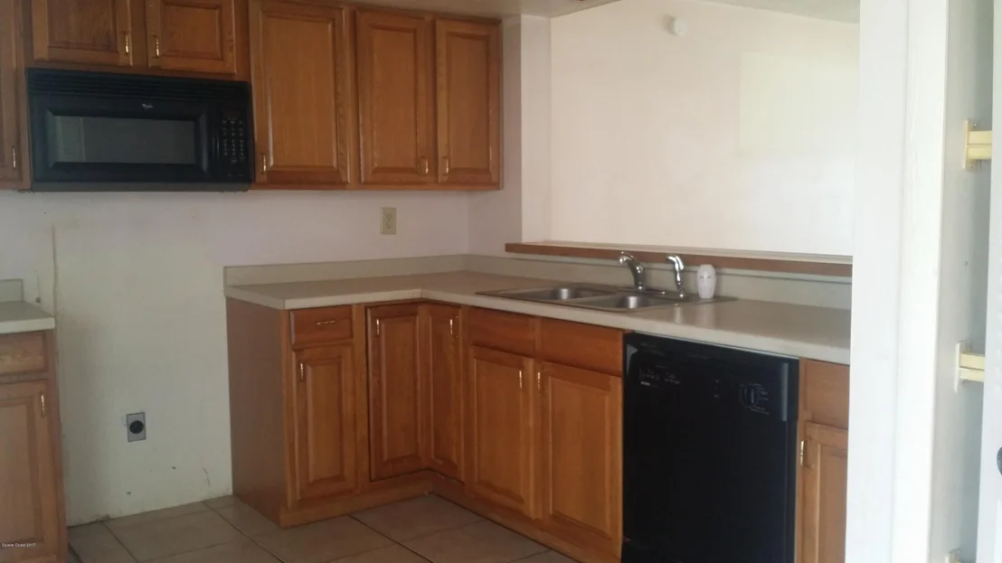 Photo of Unit R65 at 1880 Murrell Road