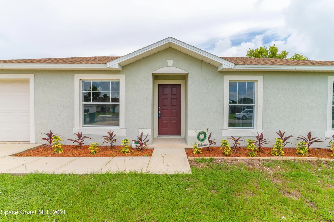 Photo of 950 Eyerly Street