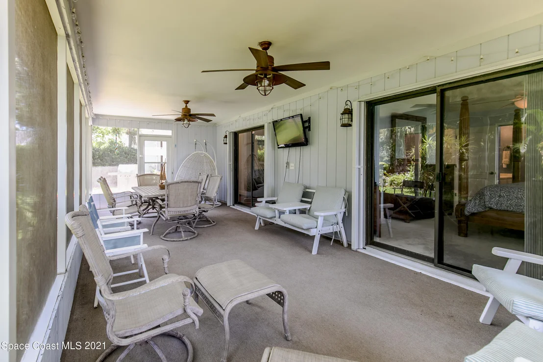 Photo of 949 Streamlet Ave Avenue