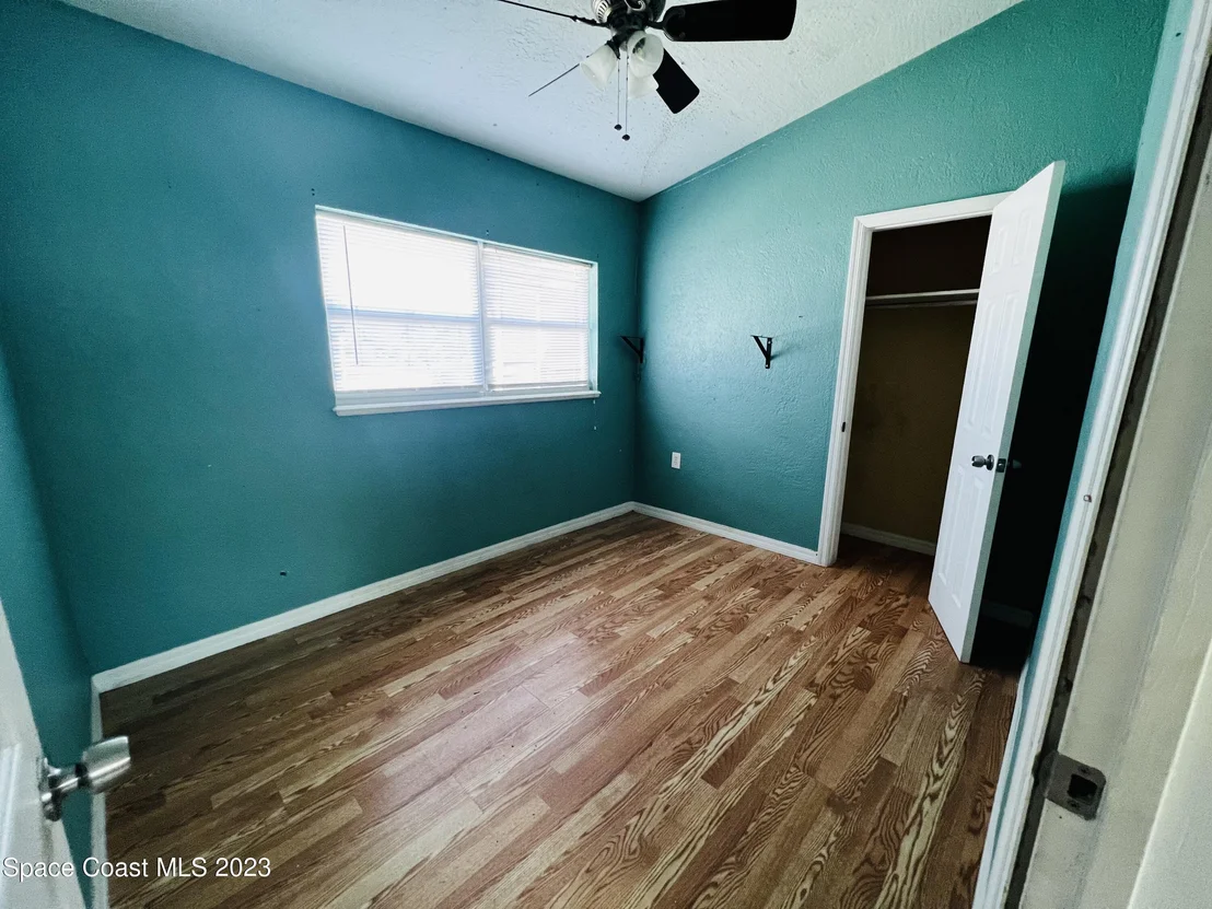 Photo of 305 Iris Street