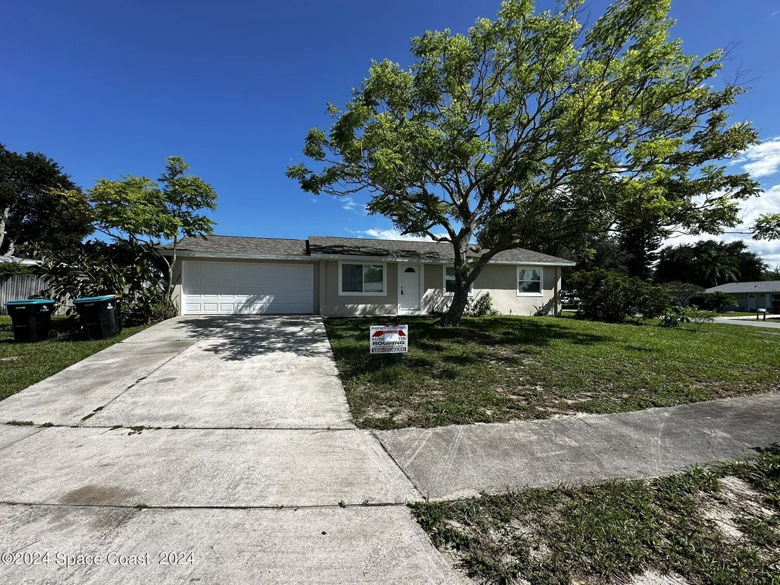 Photo of 1171 Abbey Circle NE