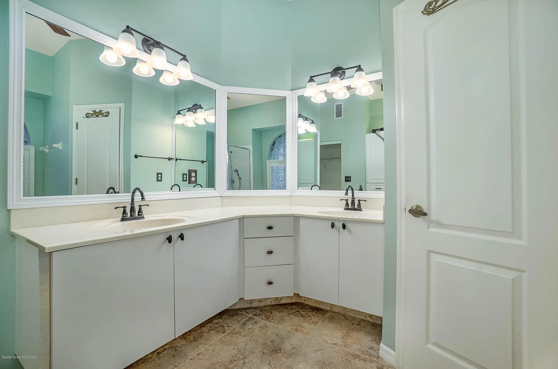 Photo of 925 Wildwood Drive