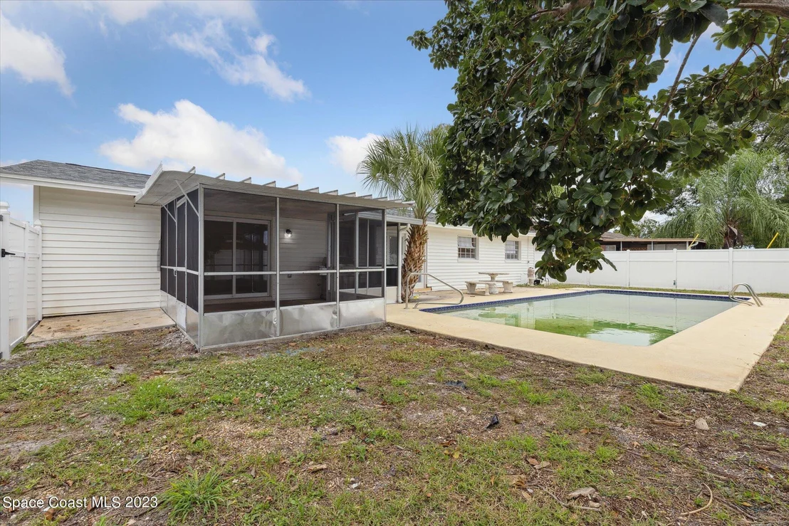 Photo of 885 Kings Post Road