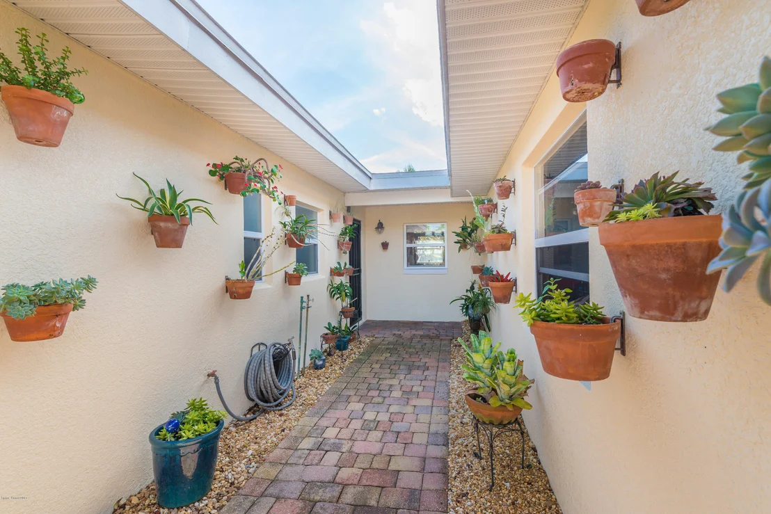 Photo of 423 Angelo Lane