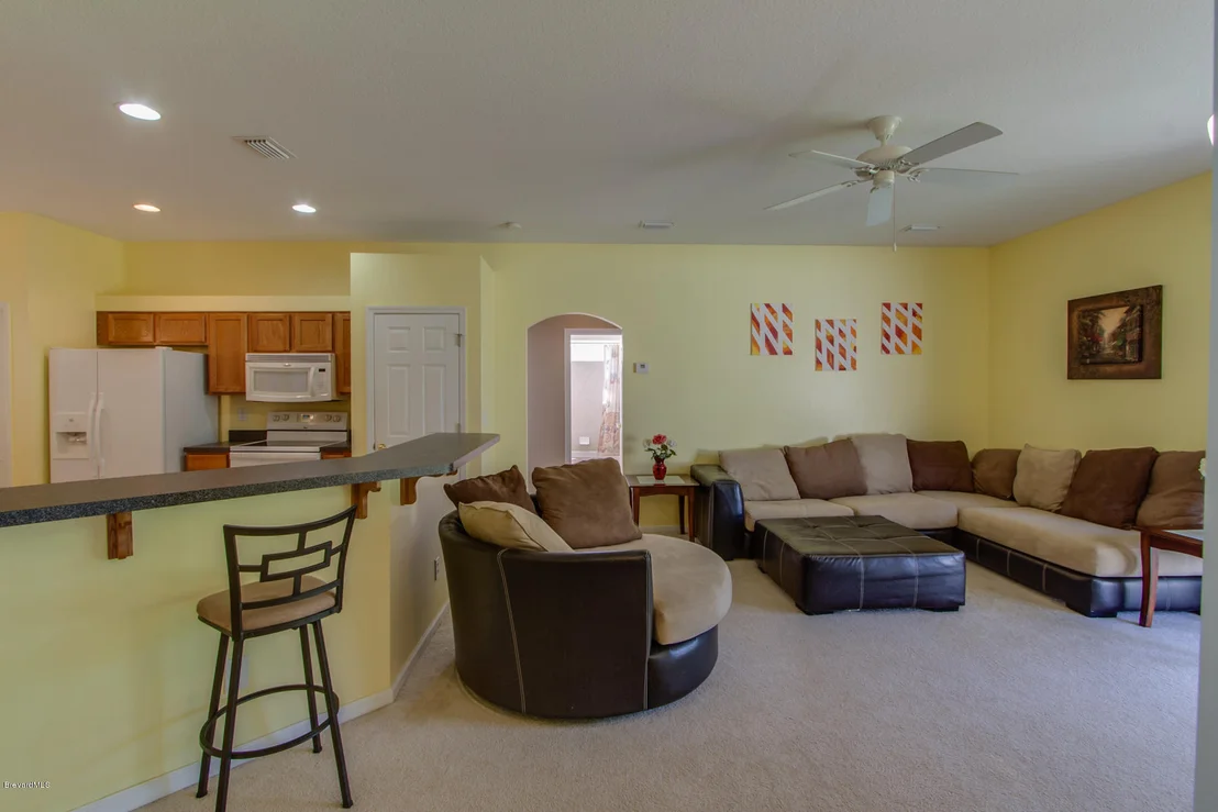 Photo of 228 SE Abernathy Circle